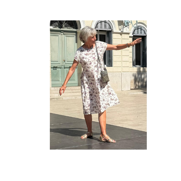 dame cheveux blancs robe laire
